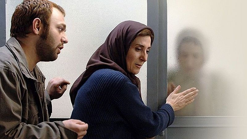 دانلود فیلم اینجا بدون من