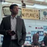 دانلود فیلم بالا نگاه نکن 2021