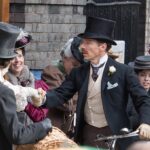 دانلود فیلم زندگی الکتریکی لوئیس وین 2021