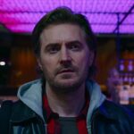 دانلود سریال نزدیک بمان